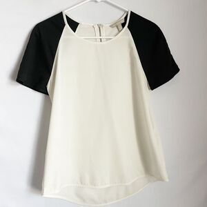 🟢Banana Republic Factory Ivory/black sleeve top XS